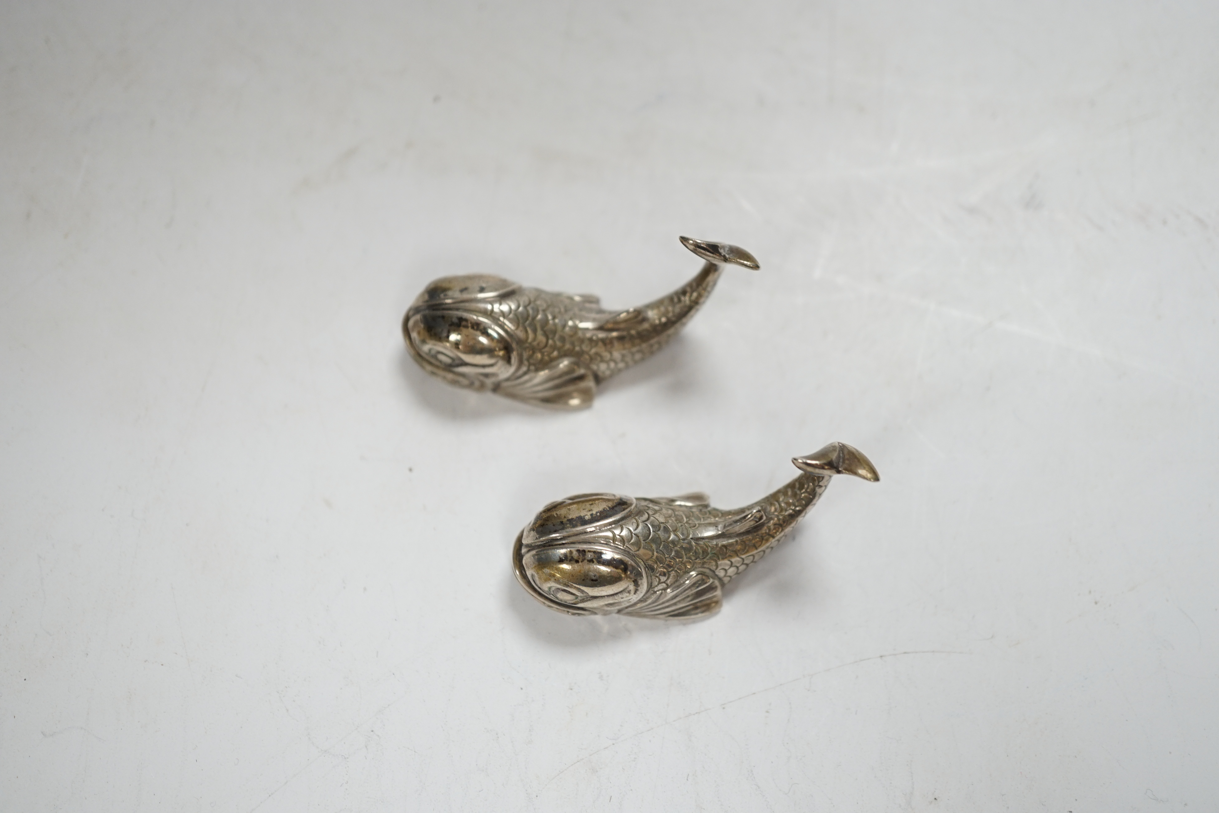 A pair of 20th century Italian Missiaglia 800 standard white metal novelty pepperettes, modelled as fish, length 42mm.
